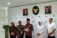 Menko PMK Muhadjir Effendy saat memberikan keterangan pers terkait penetapan hari libur dan cuti bersama tahun 2024
