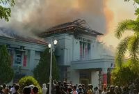 Kepolisian menetapkan lima warga sebagai tersangka dalam kasus kerusuhan dan perusakan fasilitas kantor Pemerintahan Kabupaten Pohuwato