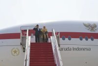 Wakil Presiden Ma’ruf Amin bersama istri Wury Estu Handayani Ma'ruf Amin melakukan salam perpisahan saat hendak bertolak ke Tiongkok, untuk melakukan serangkaian kunjungan kerja, Kamis (14/9/2023) (Foto: Setwapres RI)