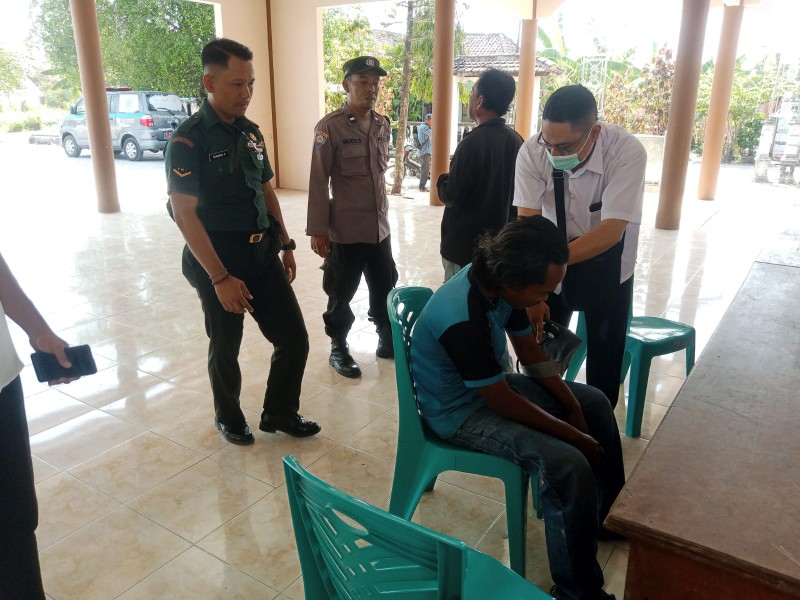 Dinas Sosial [Dinsos] Lamongan menggelar penertiban ODGJ di Kecamatan Turi. Penertiban itu, mendapat bantuan dari sejumlah pihak, salah satunya Babinsa dan Bhabinkamtibmas Turi