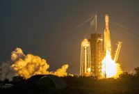 Roket SpaceX Falcon Heavy diluncurkan pada misi rahasia USSF-67 untuk Angkatan Luar Angkasa A.S. di Cape Canaveral, Florida, A.S. 15 Januari 2023. (sumber foto: REUTERS)