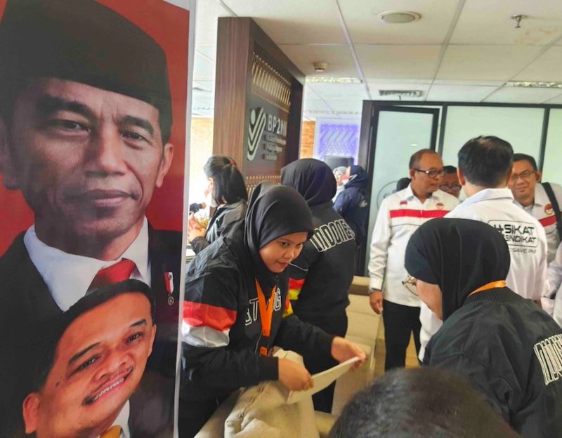 Para PMI bersiap berangkat menuju Jerman di Lounge BP2MI Terminal 3 Bandara Soelarno Hatta dan nantinya meteka akan bekerja di sektor kesehatan.