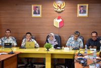 Anggota Bawaslu Lolly Suhenty memimpin Rapat Persiapan dan Simulasi Pemungutan dan Penghitungan Suara Pemilu bersama jajaran, Senin di Jakarta (18/9/2023).