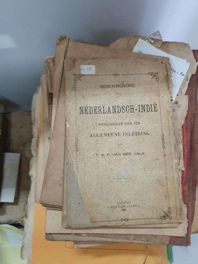Manuskrip kitab-kitab kuno koleksi Museum MAJT yang dicoba diselamatkan oleh Perpustakaan Nasional bekerja sama dengan Dinas Arsip Provinsi Jawa Tengah