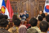 Menko Polhukam Mahfud MD didampingi Dubes RI di Seoul Gandung Sulustio