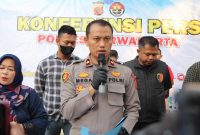 Wakapolres Purwakarta, Kompol Ahmad Mega Rahmawan saat menggelar keterangan pers