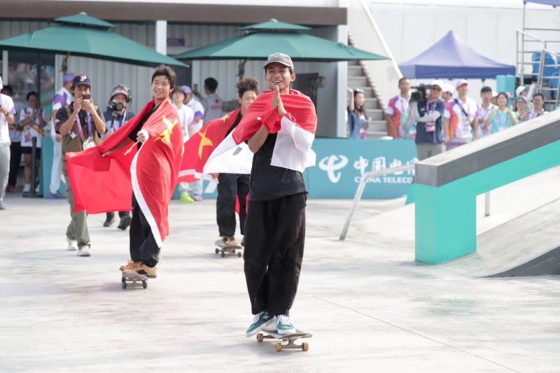 Atlet skateboard Indonesia Sanggoe Darma Tanjung menyumbang medali perak untuk Indonesia pada Asian Games 2022 Hangzhou