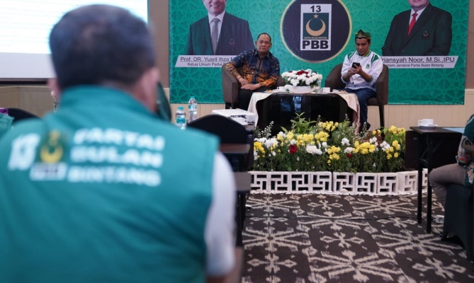 Anggota Bawaslu Totok Hariyono saat memberi bimbingan teknis anggota DPRD Partai Bulan Bintang (PBB) di Jakarta, Kamis (28/9/2023)