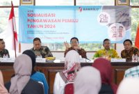 Anggota Bawaslu Puadi (tengah) saat melakukan Sosialisasi Pengawasan Partisipatif bersama Mahasiswa di Jawa Barat, Jumat (8/9/2023)