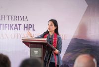 Wamenparekraf Angela dalam seremonial serah terima sertifikat Hak Pengelolaan Lahan (HPL)Zona 1 Parapuar, Labuan Bajo, Jum’at (15/09/2023)