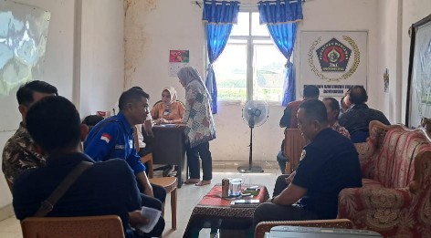 Persatuan Wartawan Indonesia [PWI] Banyuasin bekerjasama Bank Mandiri Cabang Pangkalan Balai lakukan kerjasama pembuatan rekening dengan setoran awal Rp 10000 dan langsung mendapatkan kartu ATM serta akses Livin Mandiri melalui ponsel android, Rabu [6/9/23].