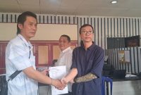 Pemilik toko emas di Pasar Kuto, Hasmil Masidin [42] mengakhiri ketegangan dengan dua orang terlapor Afen, Sigit Achmad merupakan adik iparnya sendiri bersama ibunya di Mapolrestabes Palembang. 