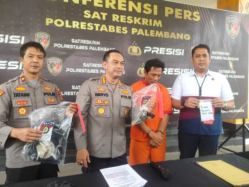 Kapolrestabes Palembang Harryo Sugihhartono dalam keterangan persnya terkait kasus penembakan, Sabtu 23 September 2023.