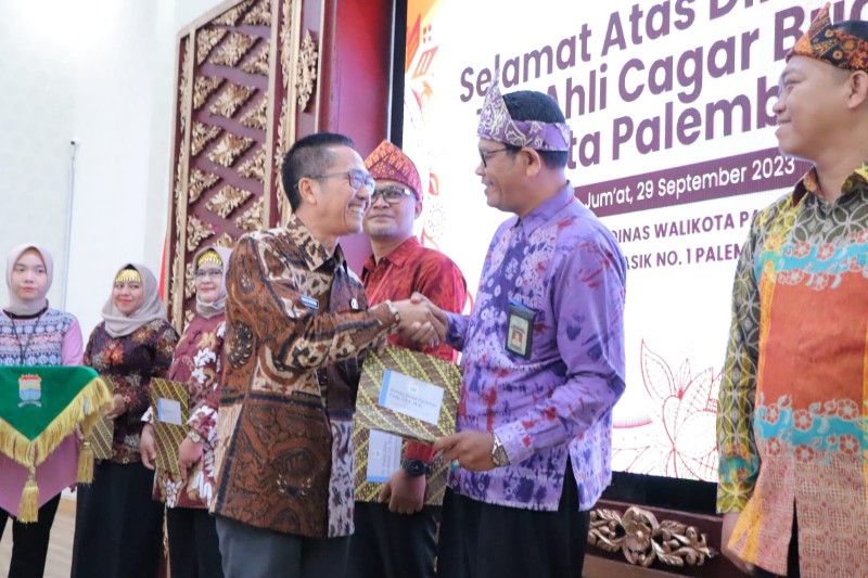 Penjabat [PJ] Walikota H Ratu Dewa melantik Tim Ahli Cagar Budaya Palembang periode 2023-2026.