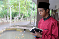 MENGENAL sosok Iman Yamin yang mendadak viral di media sosial [medsos] karena sebuah video menampilkan dirinya sedang mengaji. 