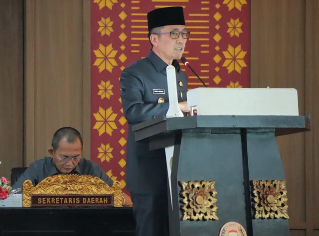 PJ Walikota Palembang H Ratu Dewa saat menjawab pandangan umum fraksi-fraksi pada Rapat Paripurna DPRD Kota Palembang ke-24