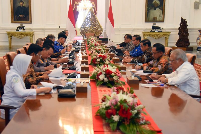 Presiden Jokowi pimpin ratas mitigasi dampak El Nino, di Istana Merdek, Jakarta, Selasa (03/10/2023). (Foto: Humas Setkab)