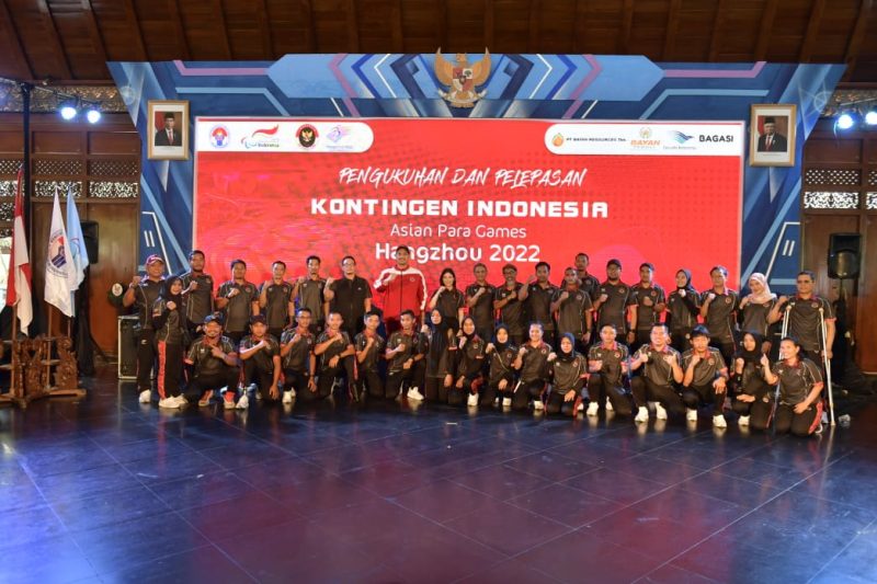 Pengukuhan dan Pelepasan Kontingen Indonesia untuk Asian Para Games 2022 Hangzhou di Pendopo Balai Kota Surakarta, Sabtu (14/10)