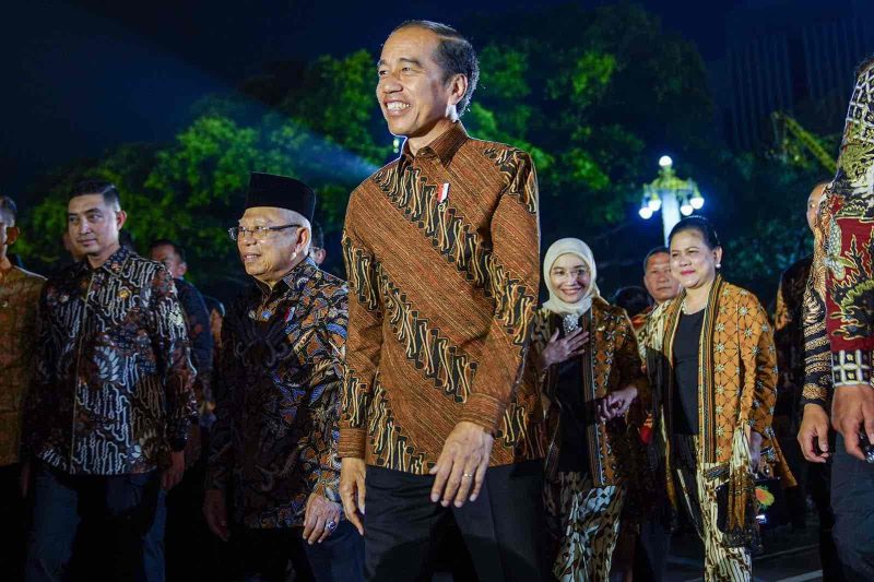 Presiden Joko Widodo dan Ibu Negara Iriana bersama Wakil Presiden Ma'ruf Amin dan Ibu Wury Estu Handayani hadir dalam acara 