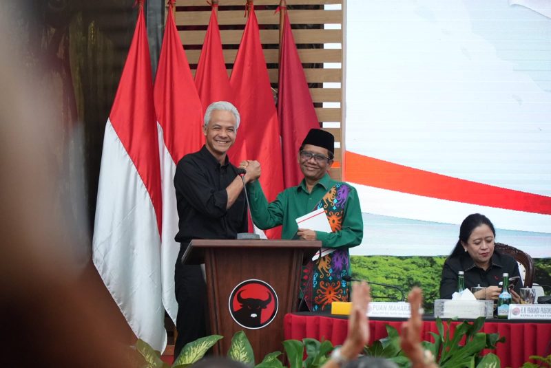 Bacapres Ganjar Pranowo bersama bacawapres Mahfud MD di Kantor DPP PDI Perjuangan, Jalan Raya Diponegoro, Menteng, Jakarta Pusat, Rabu (18/10) siang.
