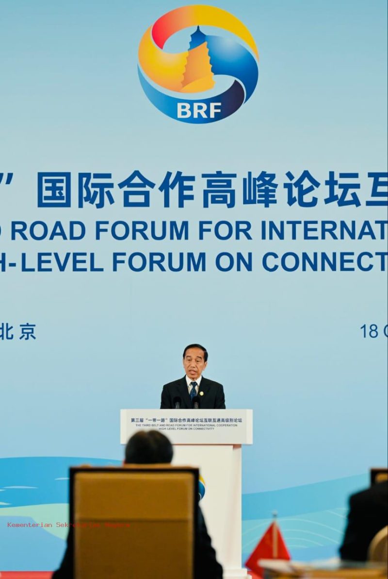 Presiden RI Joko Widodo saat menghadiri High Level Forum yang mengangkat tema “Connectivity in an Open Global Academy”  di China National Convention Center, Beijing, Rabu (18/10/2023)