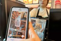 Foto: ilustrasi transaksi melalui QRIS