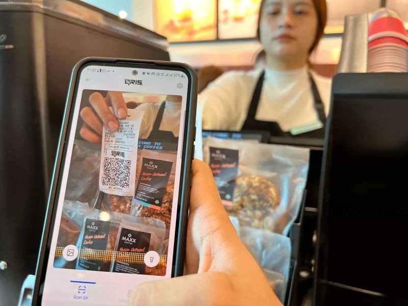 Foto: ilustrasi transaksi melalui QRIS