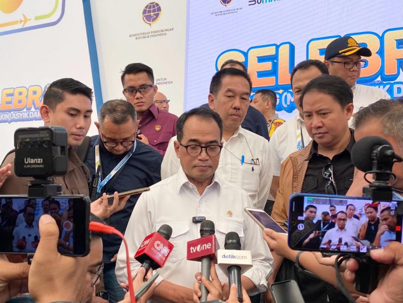 Menteri Perhubungan Budi Karya Sumadi saat memberikan keterangan pers