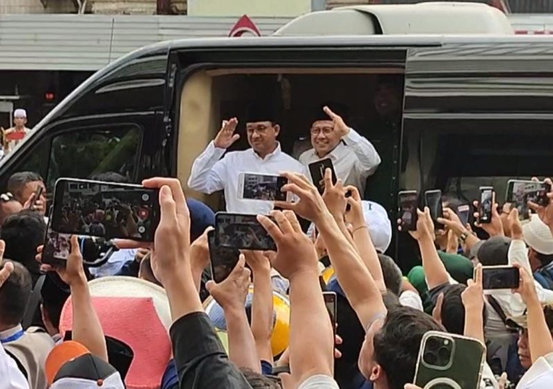 Pasangan Bacapres Anies Rasyid Baswedan dan Bacawapres Muhaimin Iskandar saat tiba di NasDem Tower, Gondangdia, Jakarta Pusat, Kamis (19/10)