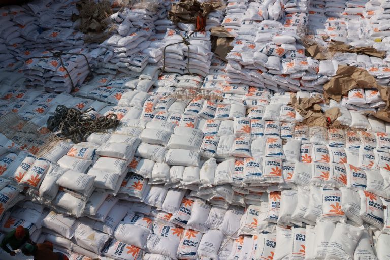 Bulog dan Baran Karantina menjamin bahwa semua beras impor yang masuk ke Gudang BULOG dalam kondisi aman