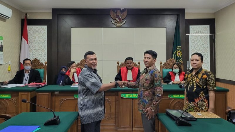 Jemaah haji asal Sidoarjo Prayitno mencabut gugatannya kepada Kemenag dan meminta maaf dalam persidangan di Pengadilan Negeri Sidoarjo
