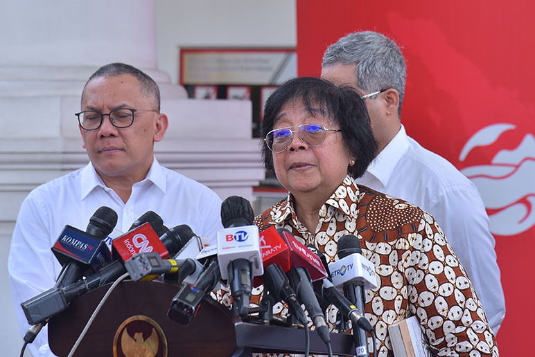Menteri LHK Siti Nurbaya menyampaikan keterangan pers, Selasaa (03/10/2023), di Jakarta. (Foto: Humas Setkab)