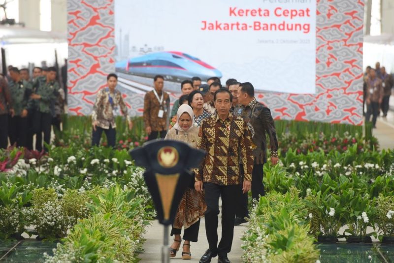 Presiden Jokowi meresmikan beroperasinya KCJB Whoosh, di Stasiun KCJB Halim, Jakarta Timur, Senin (02/10/2023) pagi. (Foto: Humas Setkab)