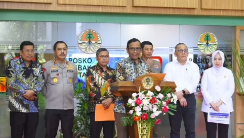 Menko Polhukam Mahfud MD saat memberikan keterangan pers usai Rakorsus Peningkatan Upaya Penanggulangan Karhutla pada Masa El Nino Tahun 2023
