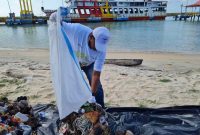 ASDP bantu kurangi sampah di laut. (Dok. ASDP)