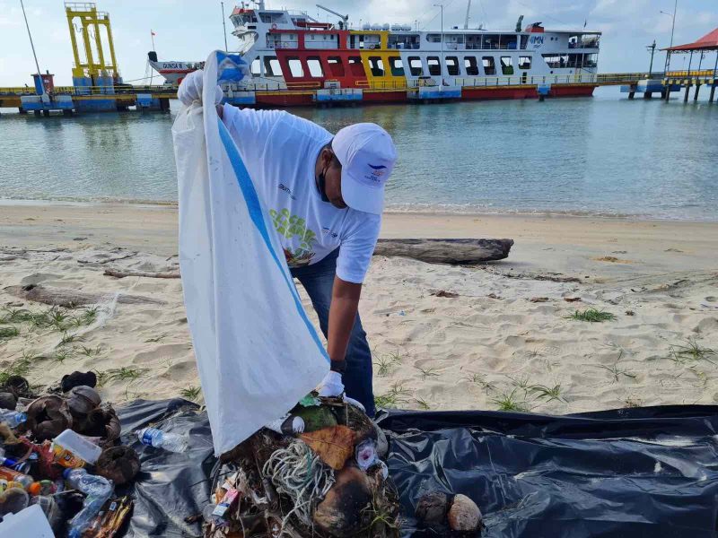 ASDP bantu kurangi sampah di laut. (Dok. ASDP)
