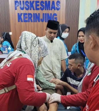 Gelaran 'Sunat Massal' oleh Dinas Kesehatan Kabupaten Ogan Ilir melalui Puskesmas Kerinjing pada Kamis [19/10]. [Foto WIDEAZONE.com-Rosita Dewi]