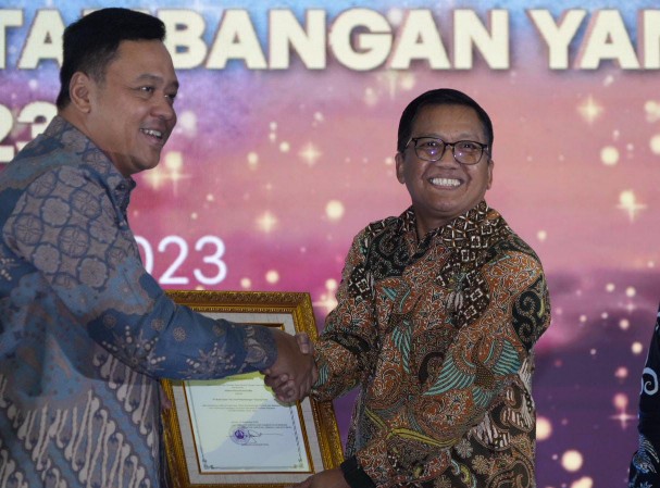 PT Bukit Asam Tbk [PTBA] anggota grup MIND ID diganjar 5 penghargaan Kementerian Energi dan Sumber Daya Mineral (ESDM). Penyerahan penghargaan dilakukan di Jakarta pada Jumat 29 September 2023.