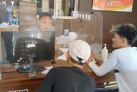 Jadi korban pengeroyokan, M Ramadhan [21] Warga Perum Griya Asri Blok P, Kecamatan Gandus ini melaporkan peristiwa yang dialaminya ke Sentra Pelayanan Kepolisian Terpadu [SPKT] Polrestabes Palembang. 