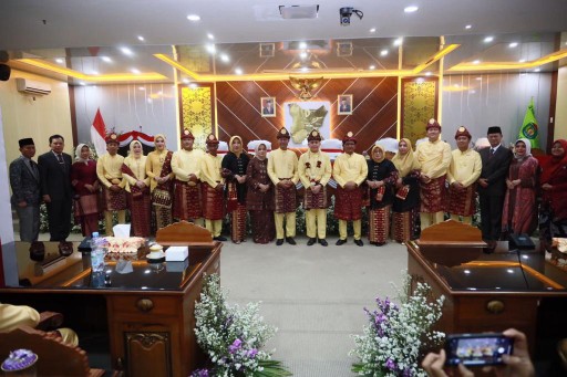 Pj Gubernur Sumsel Agus Fatoni menghadiri Sidang Paripurna HUT Kota Prabumulih ke-22 tahun 2023 berlokasi di Gedung DPRD Kota Prabumulih, Sumatera Selatan, Selasa 17 Oktober 2023. 