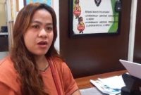 Putri Carolina melaporkan aksi penipuan miliki rumah murah yang melanda dirinya di SPKT Polrestabes Palembang