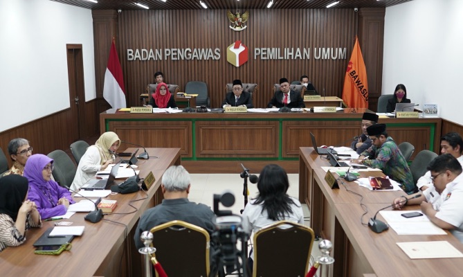 Sidang dugaan pelanggaran administrasi terkait keterwakilan 30 persen calon anggota legislatif (caleg) perempuan, Kamis, (23/11/2023).