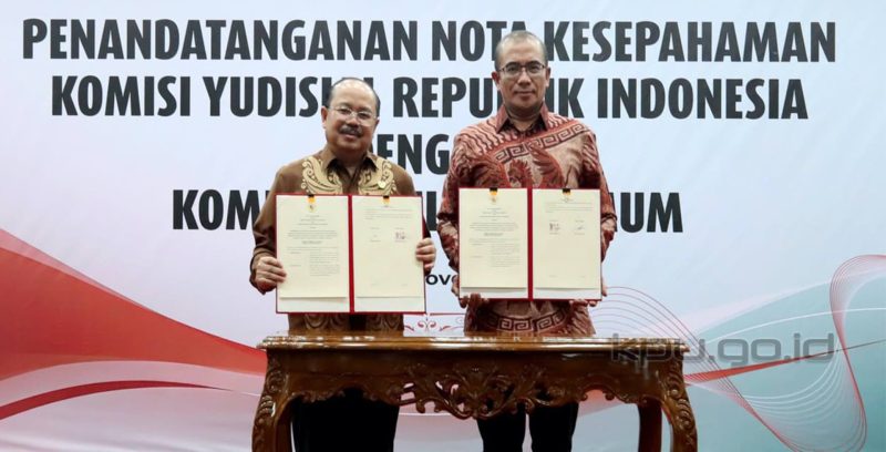 Ketua KPU Hasyim Asy'ari dan Ketua KY Amzulian Rifai