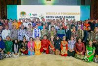 Menteri Lingkungan Hidup dan Kehutanan (LHK) Siti Nurbaya melantik 1.979 peserta Green Youth Movement (GYM) dan mengukuhkan Green Ambassador Indonesia