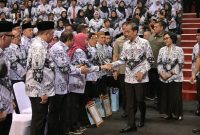 Presiden Jokowi menghadiri peringatan HUT ke-78 PGRI dan Hari Guru Nasional Tahun 2023 di Britama Arena, Kelapa Gading, Jakarta Utara, Sabtu (25/11/2023). (Foto: BPMI Setpres)