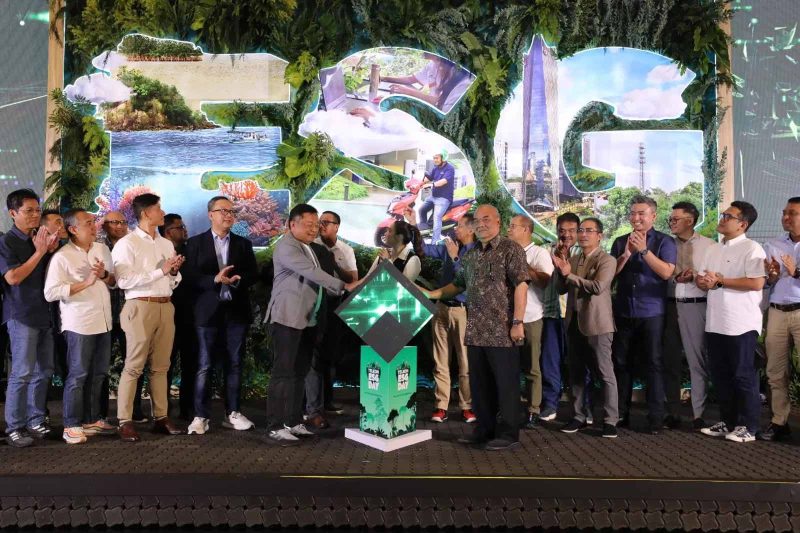 Wakil Gubernur DI Yogyakarta dan Direktur Utama Telkom saat seremoni peresmian program EXIST di Yogyakarta pada Kamis (16/11/2023). (Dok. Telkom)