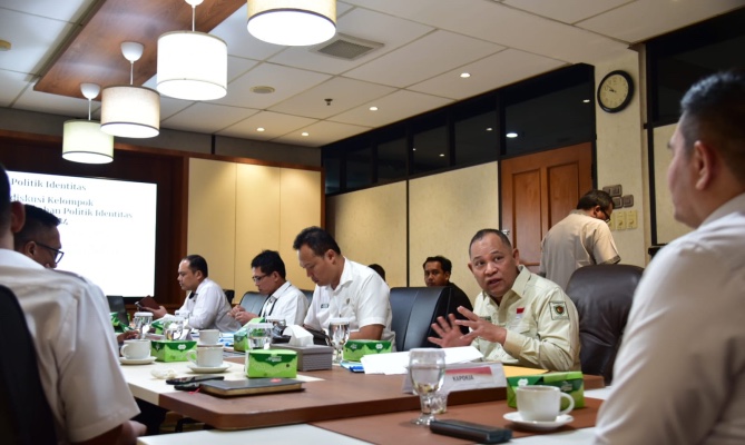 Anggota Bawaslu Totok Hariyono saat menjadi narasumber dalam diskusi yang diadakan Dewan Ketahanan Nasional, Rabu (22/11/2023).