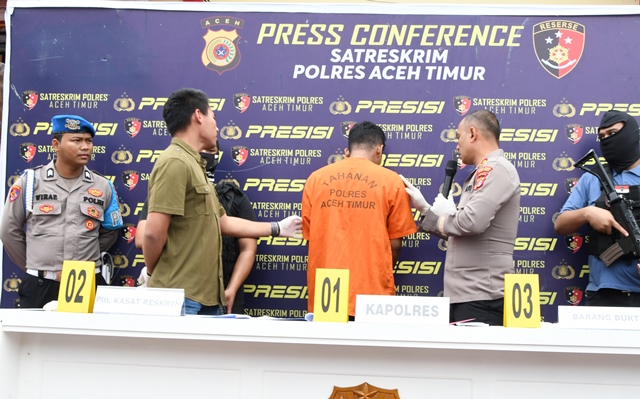 Kapolres Aceh Timur, AKBP Andy Rahmansyah saat memberikan keterangan pers