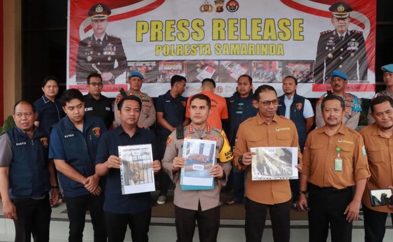 Kapolresta Samarinda Kombes Pol Ary Fadli SIK MH MSi saat memberikan keterangan pers