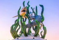 Kota Surabaya juga menjadi tempat saksi bisu pertempuran 10 November, dan dikenal sebagai kota Pahlawan